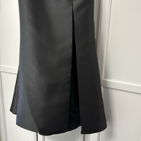 Peplum, lace and taffeta gown - Picture 5 of 15